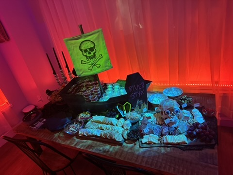 A wide view of the table’s Halloween details.